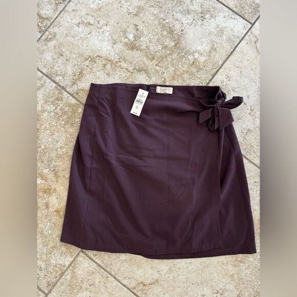 LOFT Dresses & Skirts - LOFT NWT skirt 12